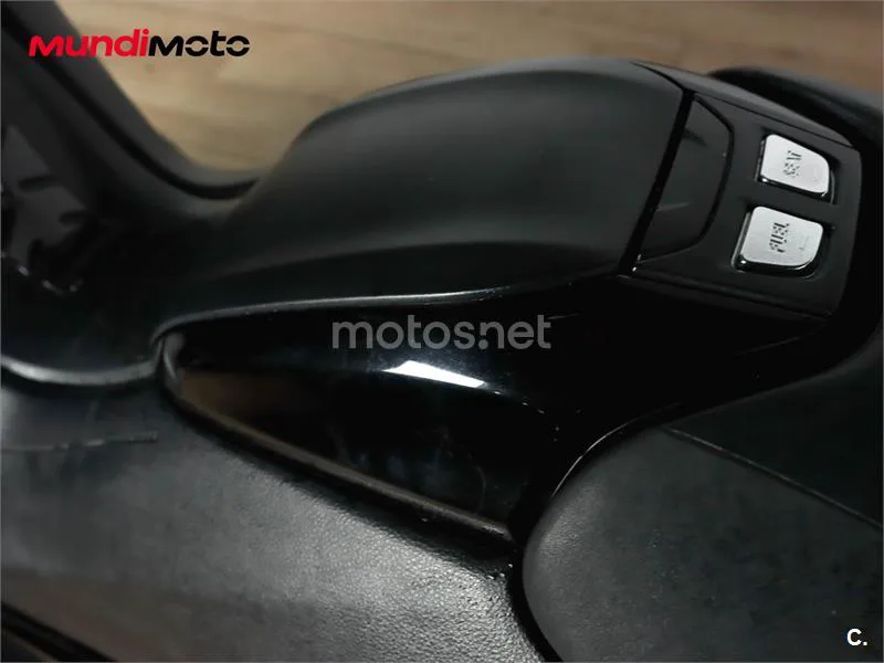 Yamaha TMAX 530 – Vista 20