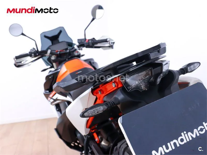 KTM 890 – Vista 9