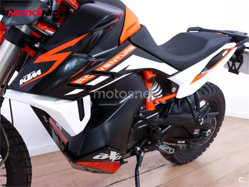 KTM 890 – Vista 10