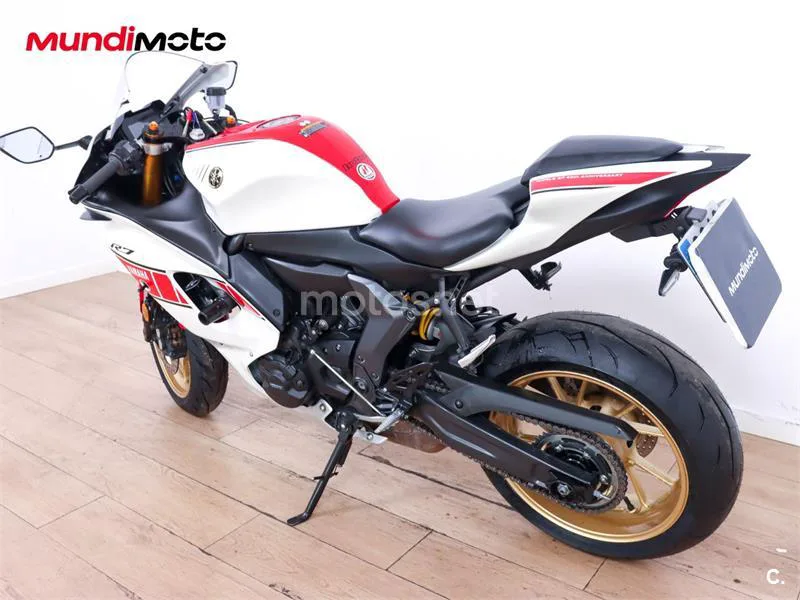 Yamaha R7 – Vista 8