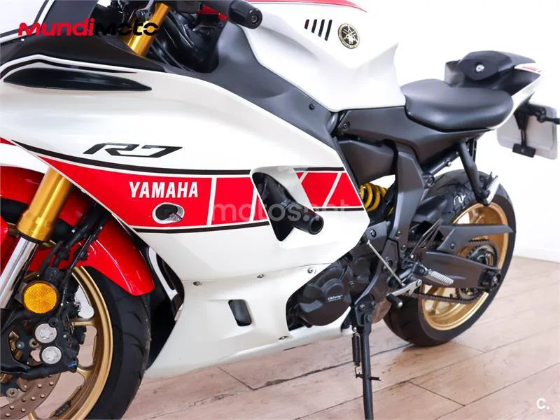 Yamaha R7 – Vista 10
