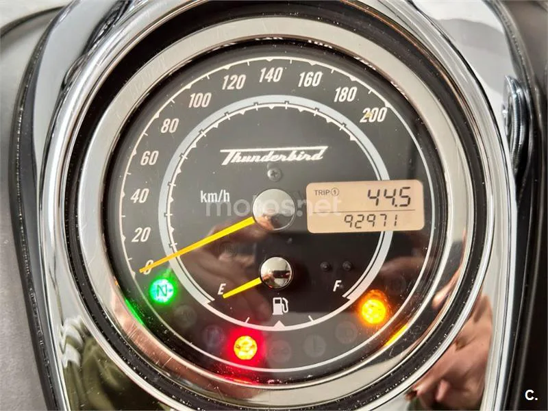 Triumph Thunderbird Commander – Vista 11