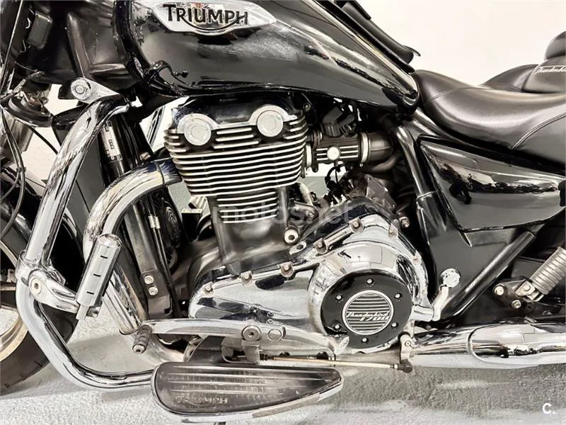 Triumph Thunderbird Commander – Vista 16