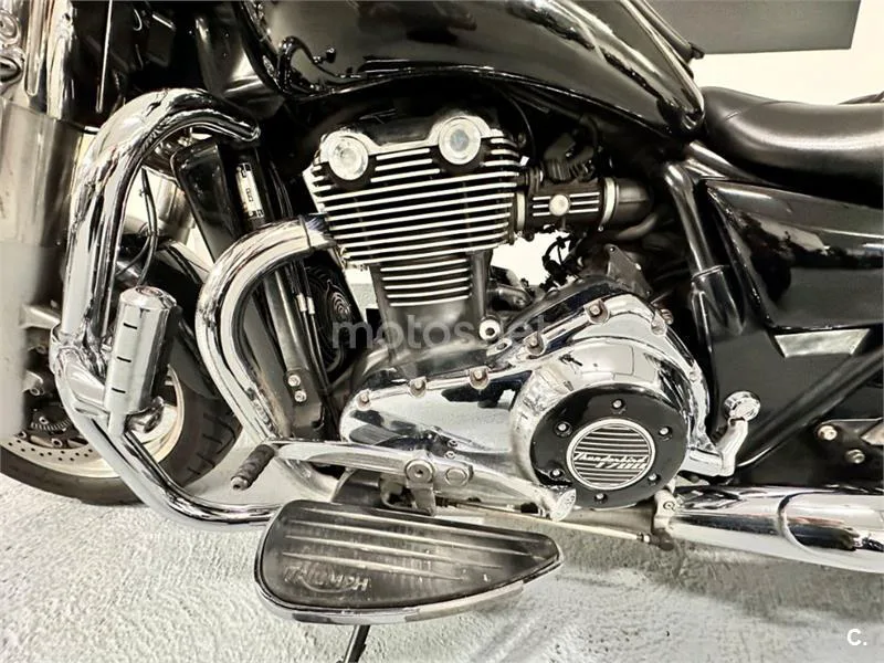 Triumph Thunderbird Commander – Vista 28