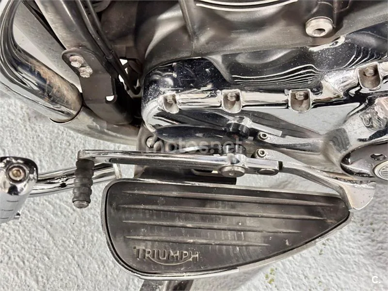Triumph Thunderbird Commander – Vista 37