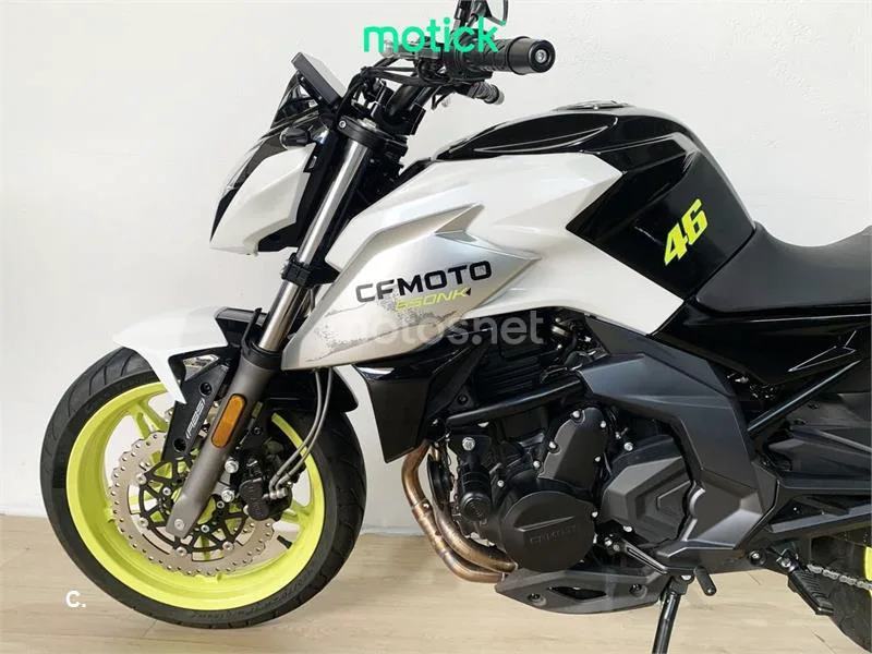 CFMOTO 650NK – Vista 7