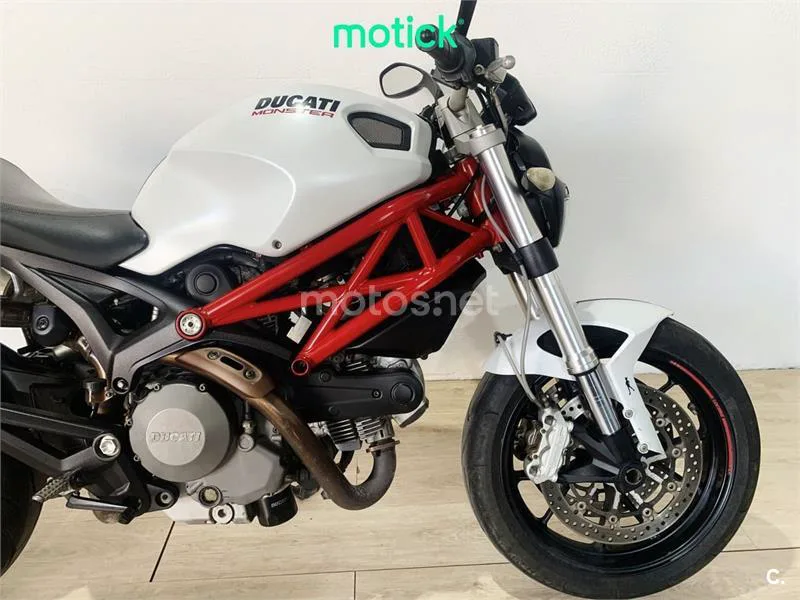 Ducati Monster 796 – Vista 3