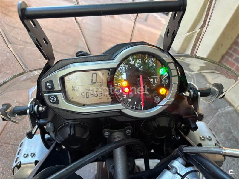 Triumph Tiger 800 XCX – Vista 3