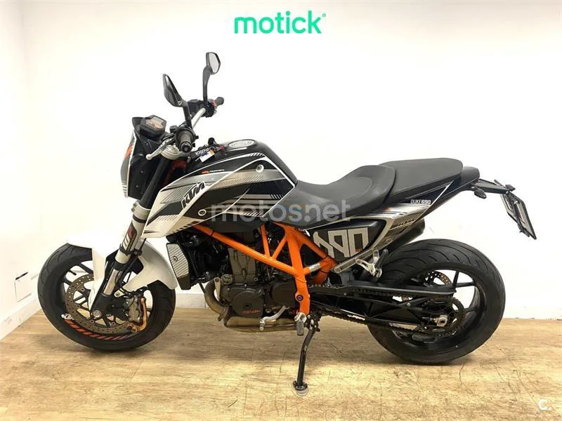 KTM 690 Duke – Vista 7