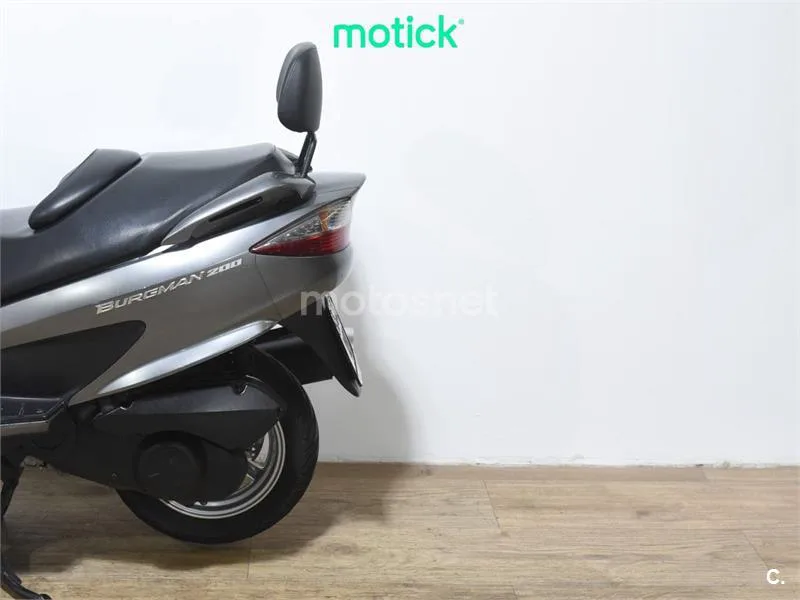 Suzuki Burgman 200 – Vista 9