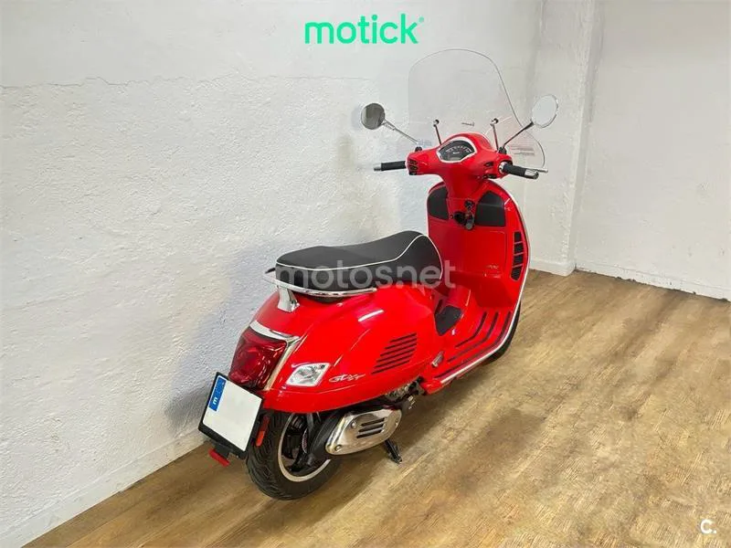 Vespa GTS 300 – Vista 10