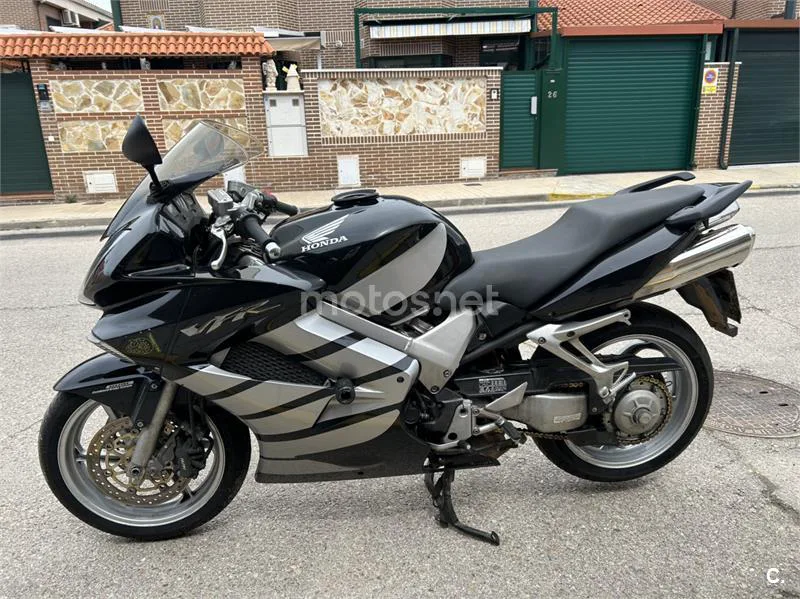 Honda VFR 800 FI – Vista 4