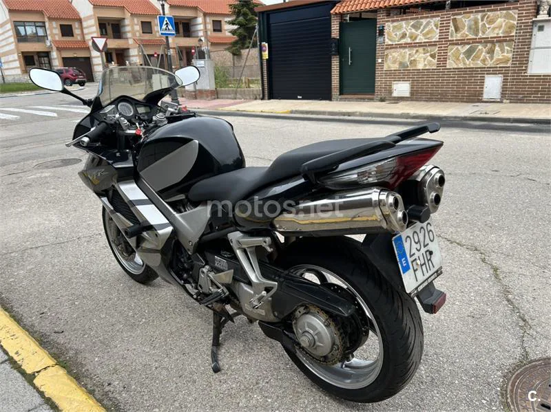 Honda VFR 800 FI – Vista 6
