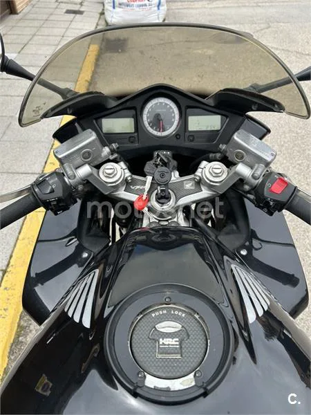 Honda VFR 800 FI – Vista 7