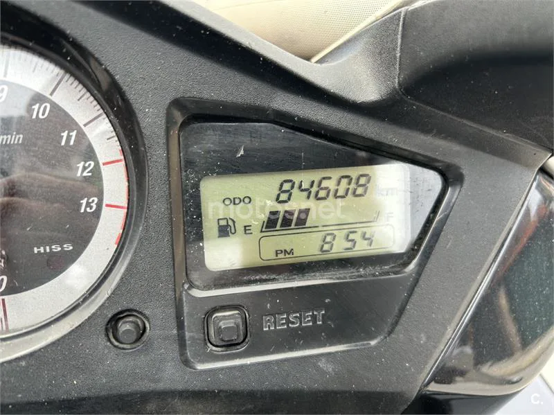 Honda VFR 800 FI – Vista 9