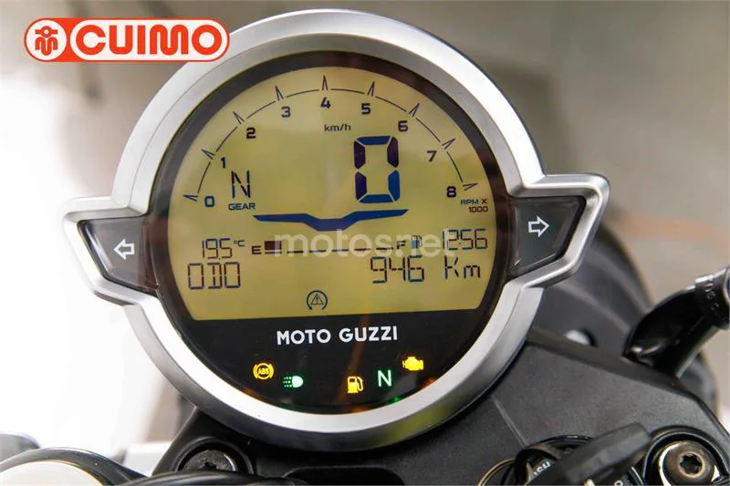 Moto Guzzi V7 – Vista 24