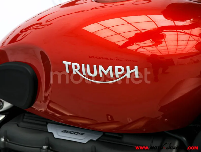 Triumph Rocket 3 – Vista 8