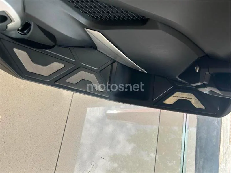 Honda Forza 750 – Vista 9
