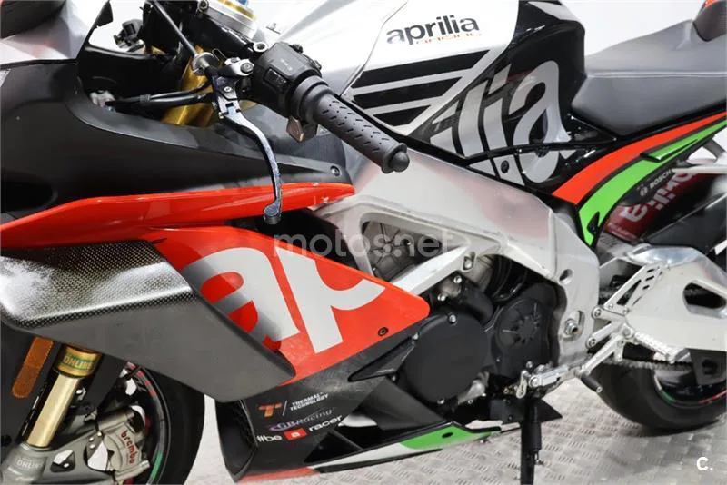 Aprilia RSV4 – Vista 13