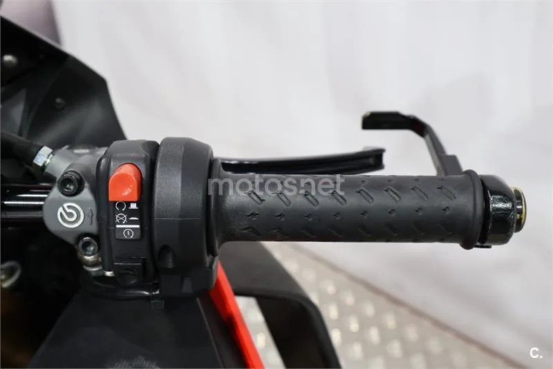 Aprilia RSV4 – Vista 9
