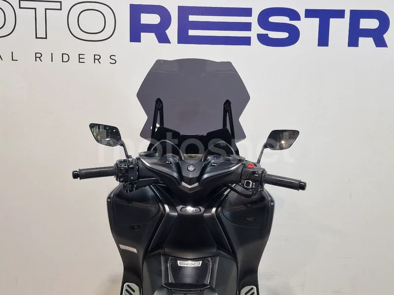Yamaha TMAX 560 – Vista 11