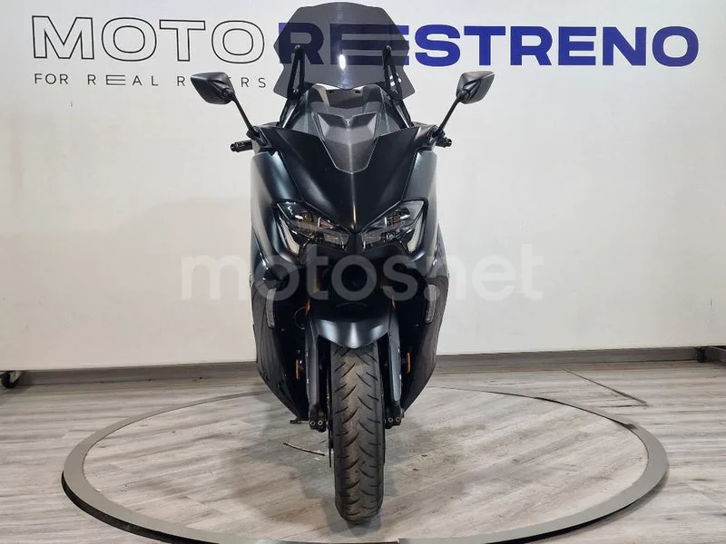 Yamaha TMAX 560 – Vista 4