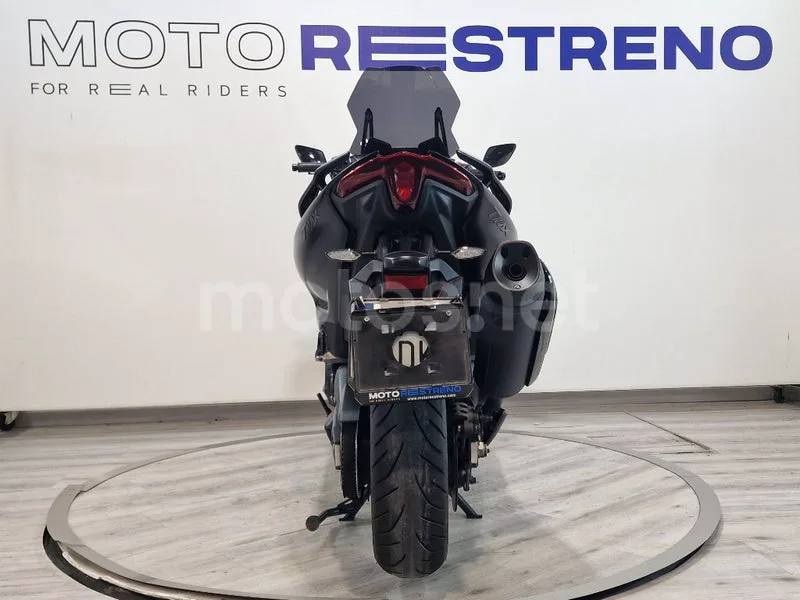 Yamaha TMAX 560 – Vista 9