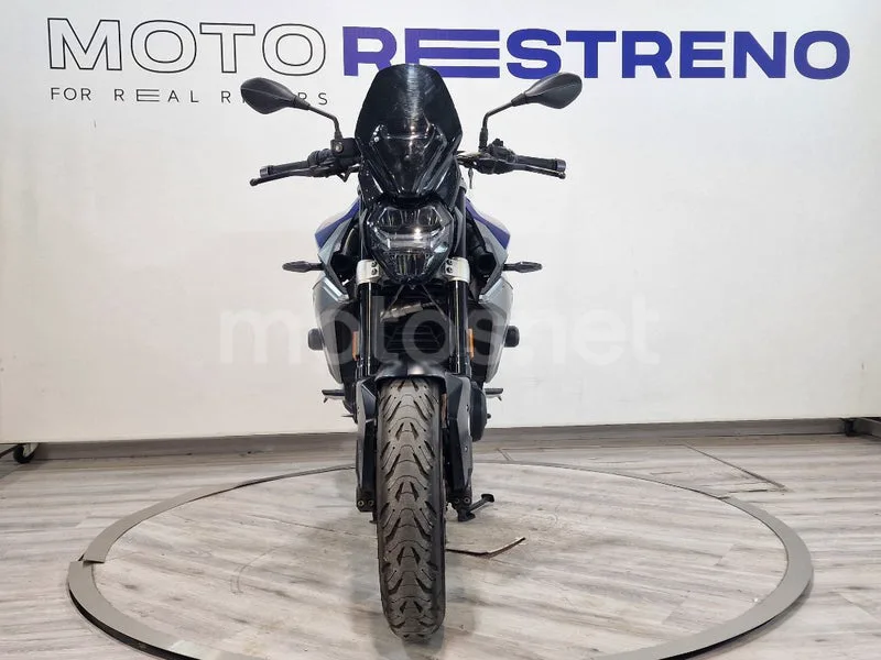 BMW F 900 R – Vista 4