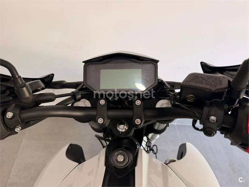 Keeway RKF 125 – Vista 14