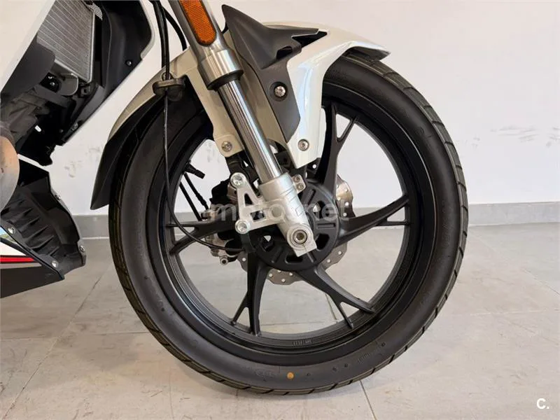 Keeway RKF 125 – Vista 4