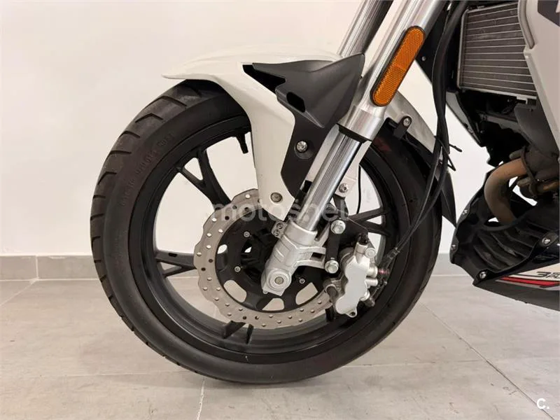Keeway RKF 125 – Vista 9