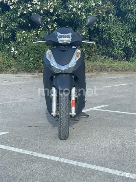 Honda SH 300i – Vista 2