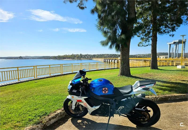 Suzuki GSX-R750 – Vista 4