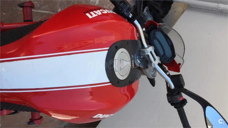 Ducati Monster 696 - Vista 3