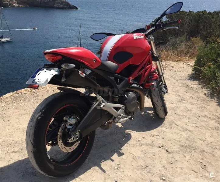 Ducati Monster 696 - Vista 4