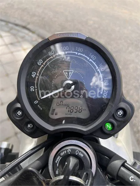 Triumph Street Twin – Vista 3