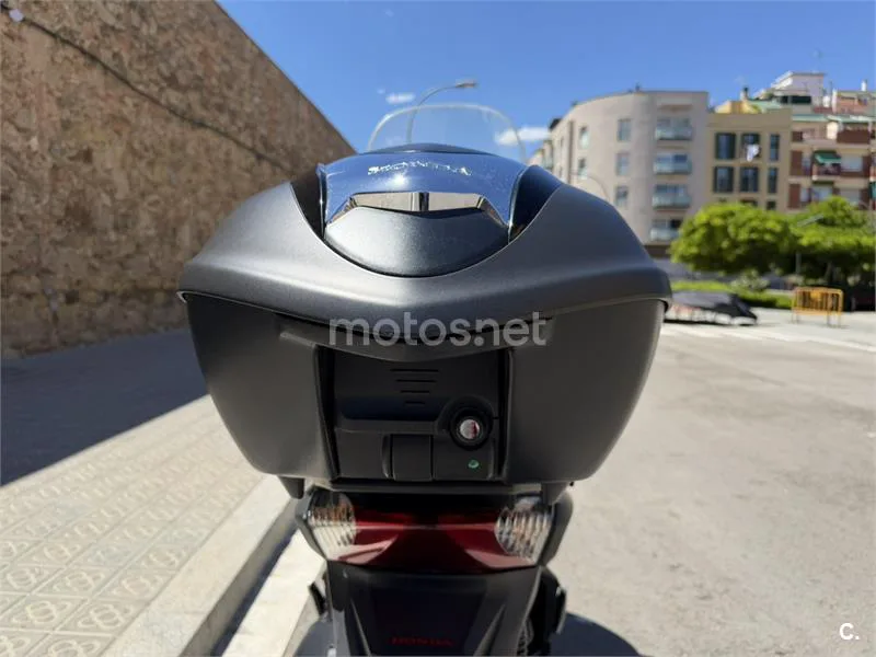 Honda SH 300i – Vista 3