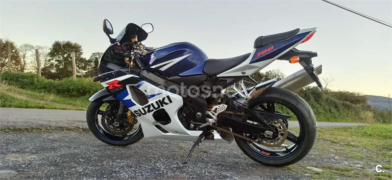 Suzuki GSX-R750 – Vista 3
