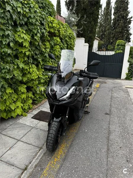 Honda ADV 350 – Vista 3