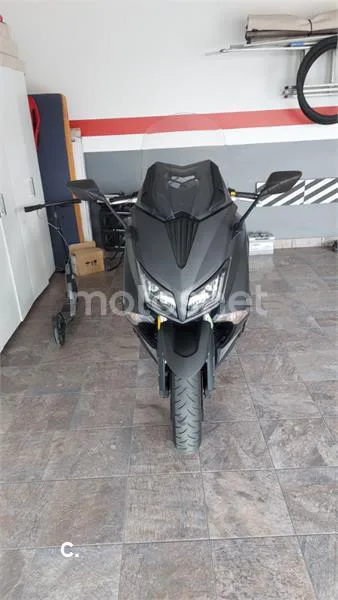 Yamaha TMAX – Vista 2