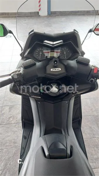 Yamaha TMAX – Vista 3