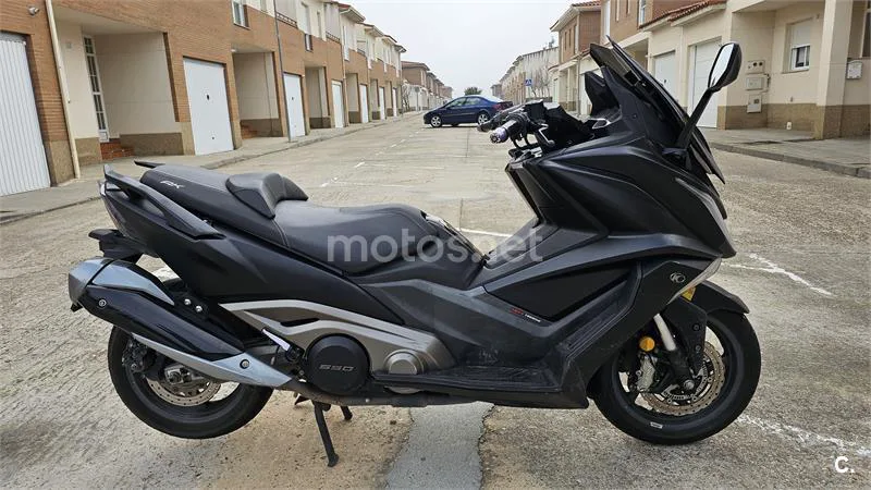 Kymco AK 550 – Vista 2