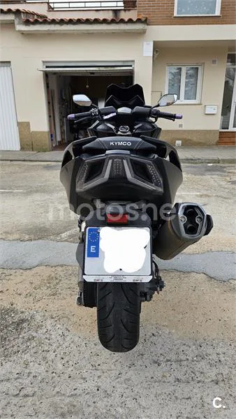 Kymco AK 550 – Vista 3