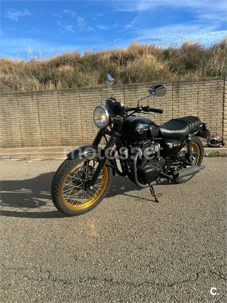 Kawasaki W 800 – Vista 11