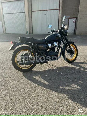 Kawasaki W 800 – Vista 12