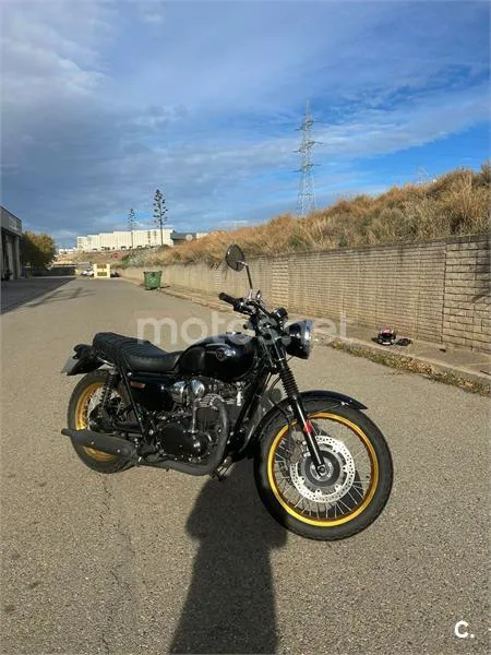 Kawasaki W 800 – Vista 8