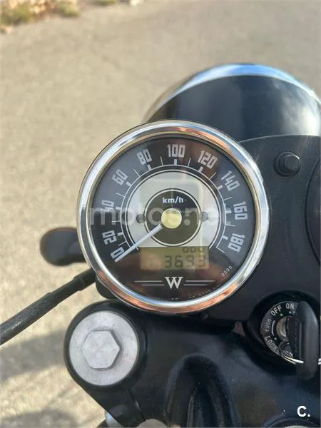 Kawasaki W 800 – Vista 9