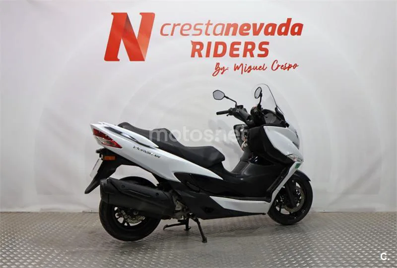 Suzuki Burgman 400 – Vista 11