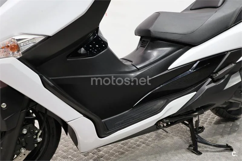Suzuki Burgman 400 – Vista 13
