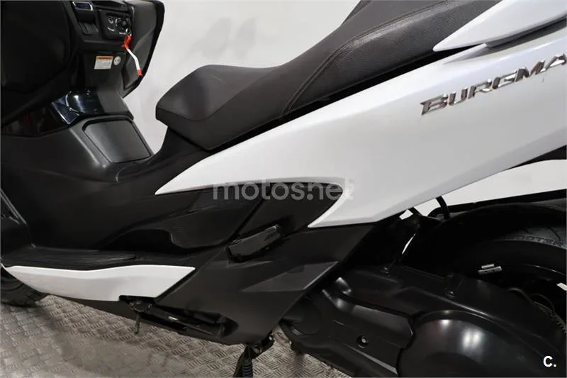 Suzuki Burgman 400 – Vista 14